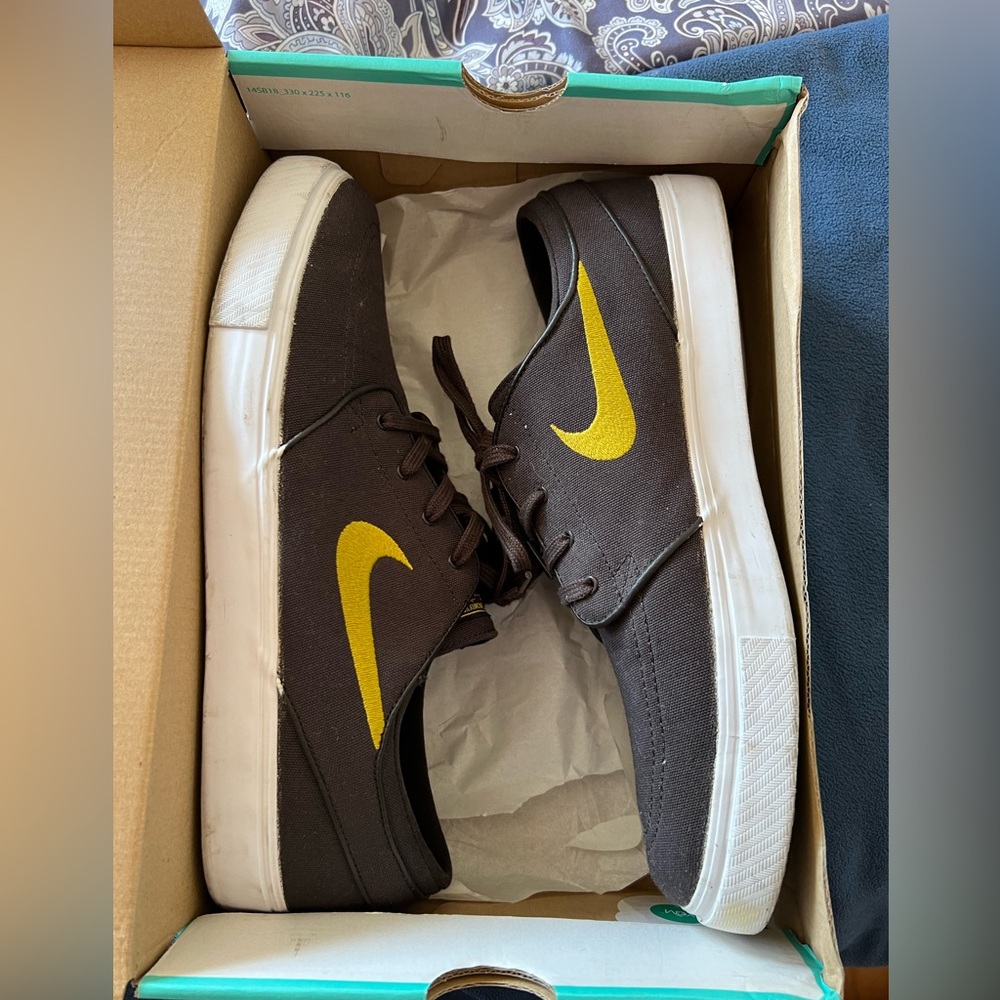 Nike Zoom Stefan Janoski CNVS. Brown and gold. Size 13